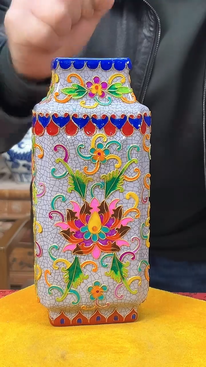 【闪购商品】瓷片402F现代工艺品一个