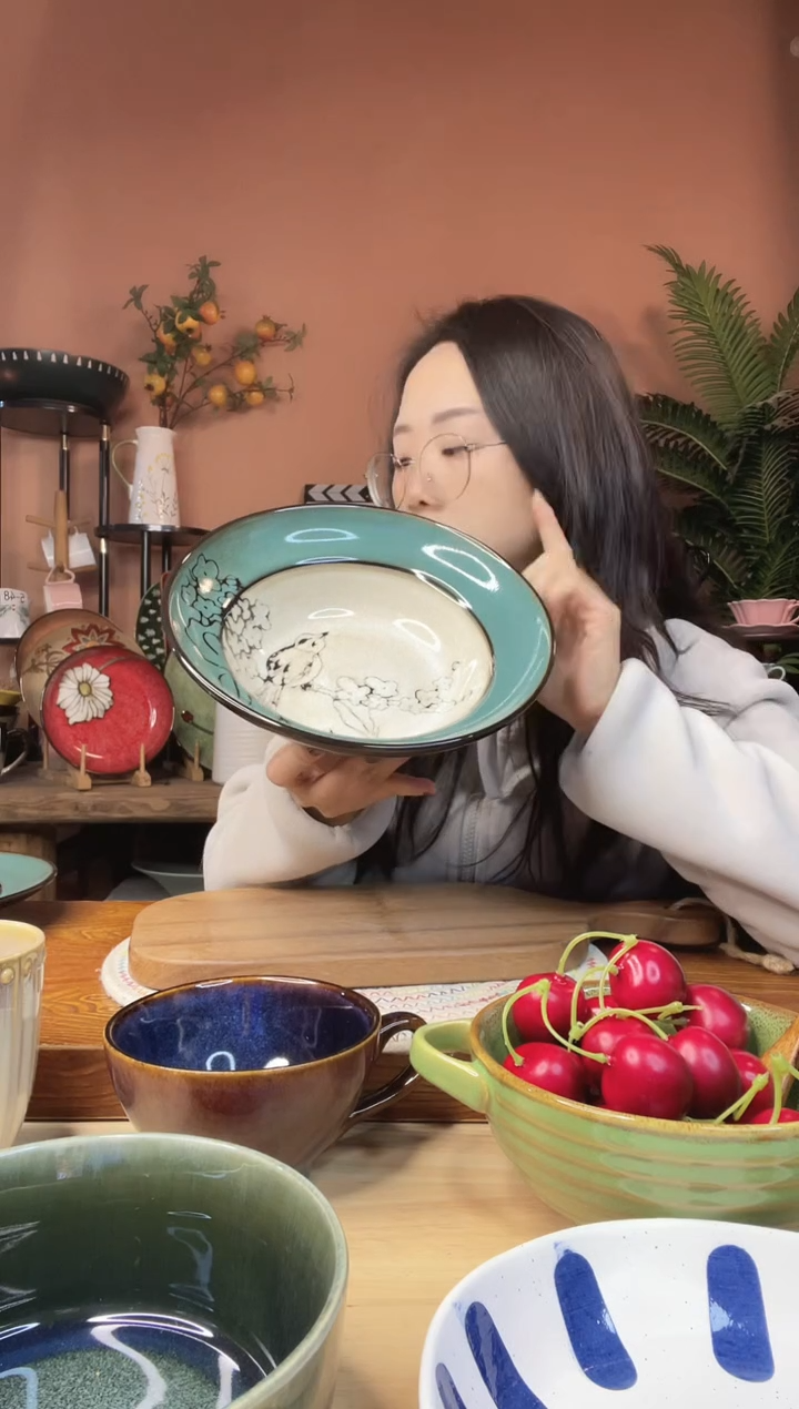 陶瓷8.6英寸手绘花鸟草帽碗 微瑕疵