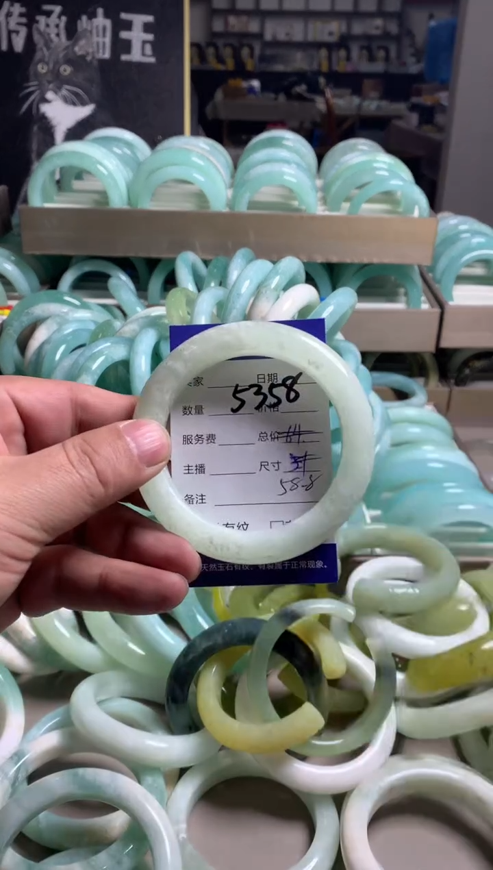 【闪购商品】蛇纹石玉手镯未镶嵌5358