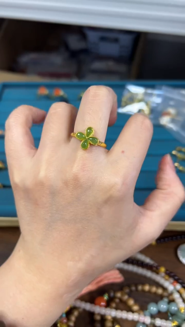 未镶嵌戒指和田玉和田玉碧玉花朵镶嵌款戒指[81]