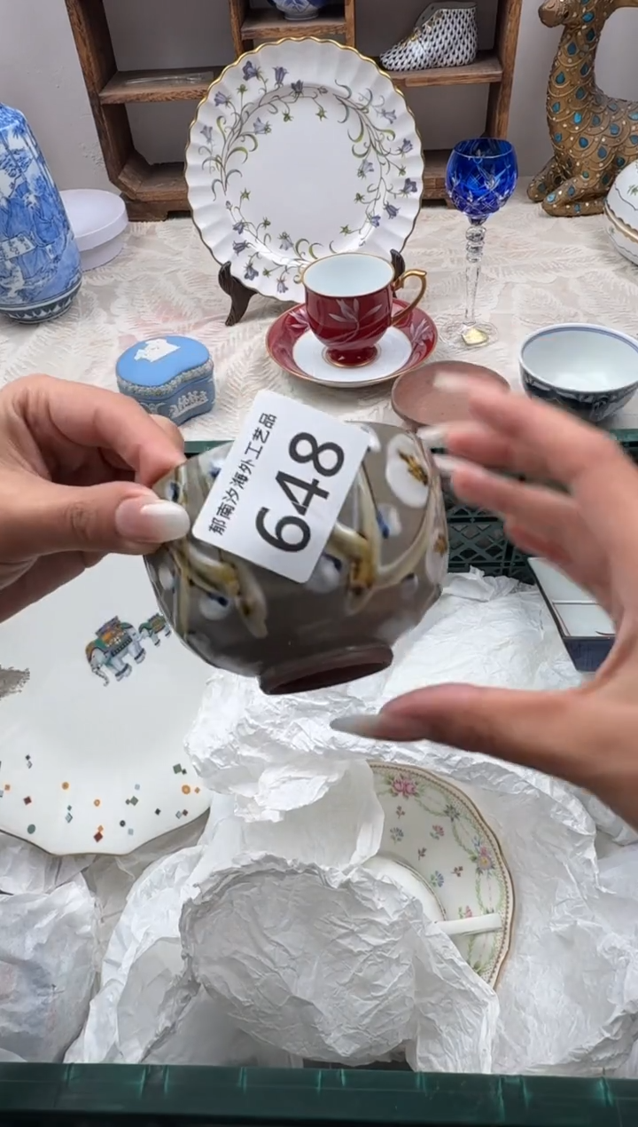 胖**?C          648