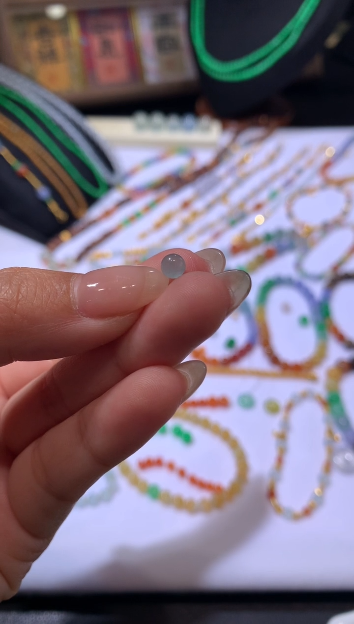 【闪购商品】定制翡翠未镶嵌4.3*珠子99+10