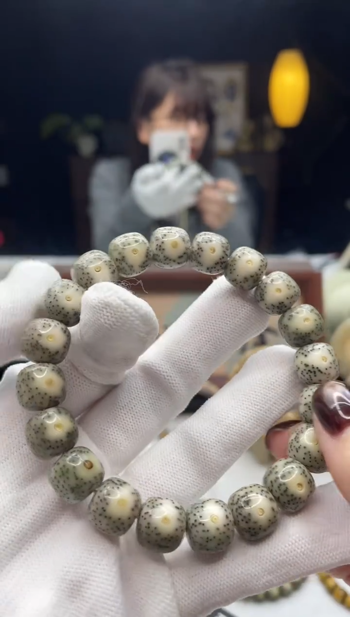 吊坠星月菩提B36 11X10单圈 A5