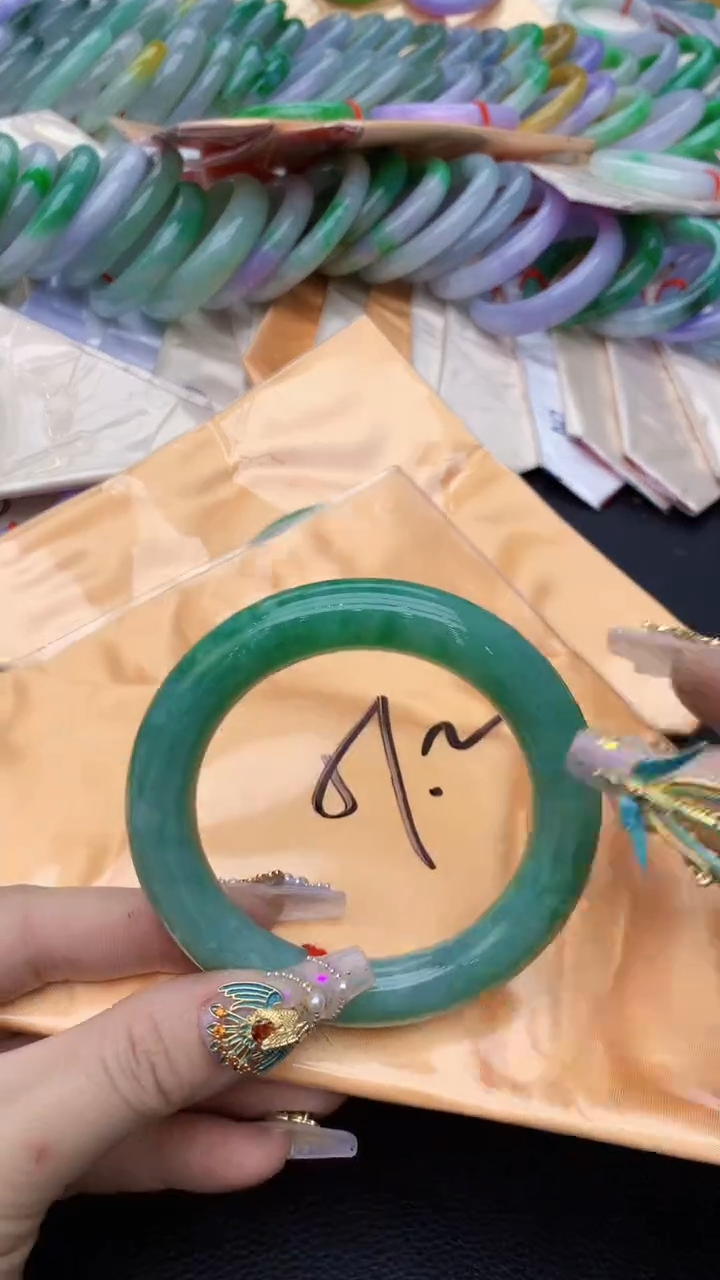 【闪购商品】翡翠手镯未镶嵌0548632129