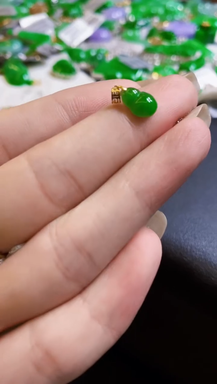 【闪购商品】翡翠颈饰18K金镶嵌吊坠