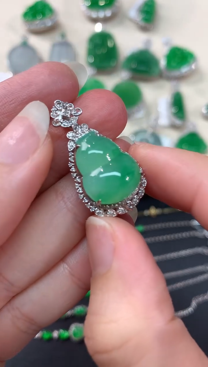 【闪购商品】翡翠吊坠(不含链)18K金镶嵌A475|9800