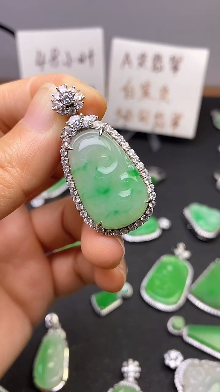 【闪购商品】翡翠吊坠(赠链)银S925镶嵌翡翠如意吊坠