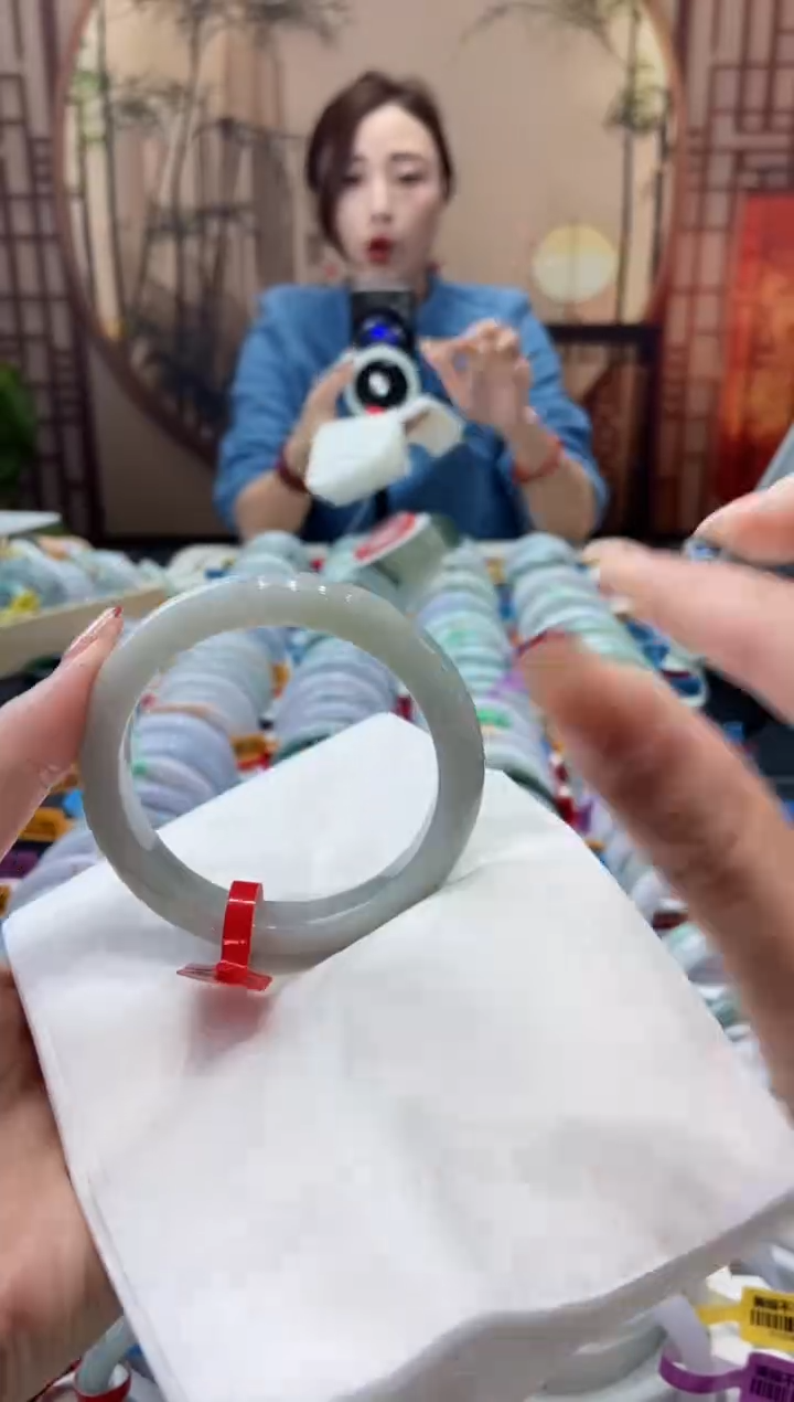 【闪购商品】翡翠手镯未镶嵌000010042