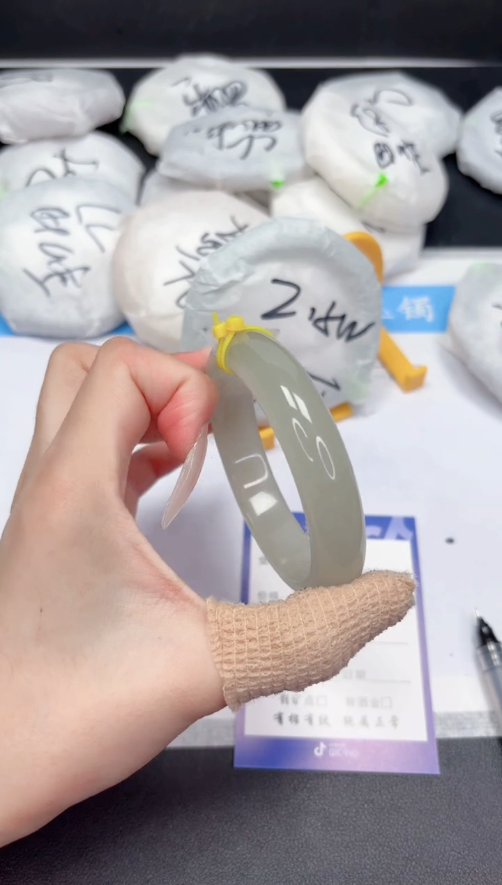 【闪购商品】石英质玉手镯合金228-