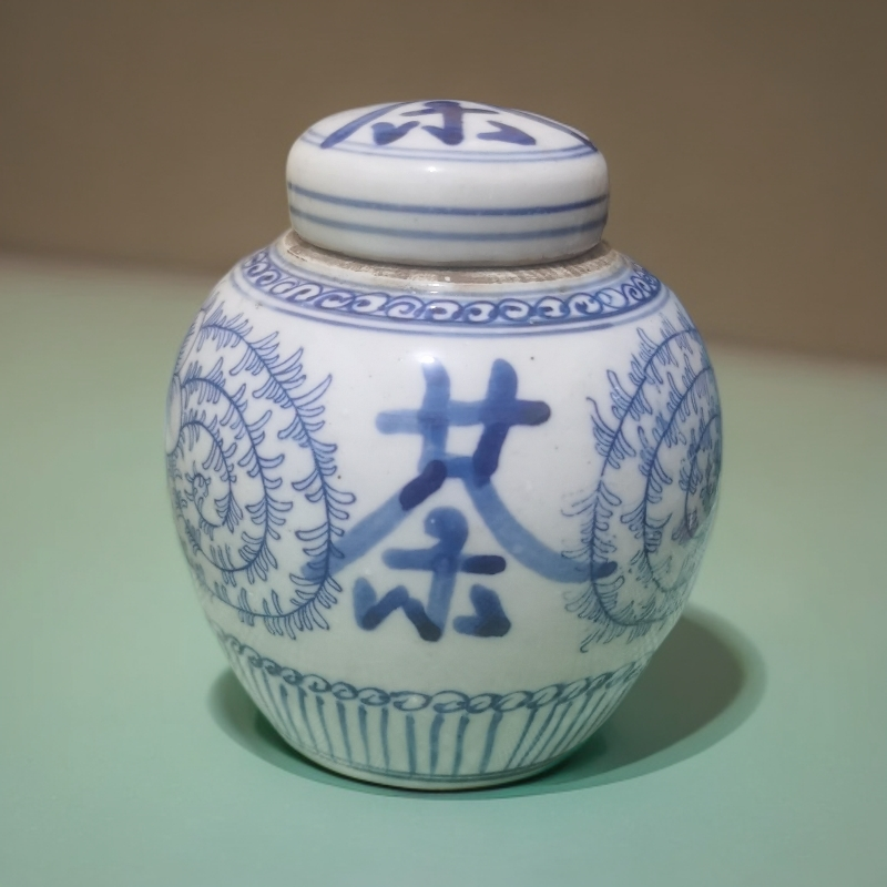 青花缠枝双茶字茶叶罐