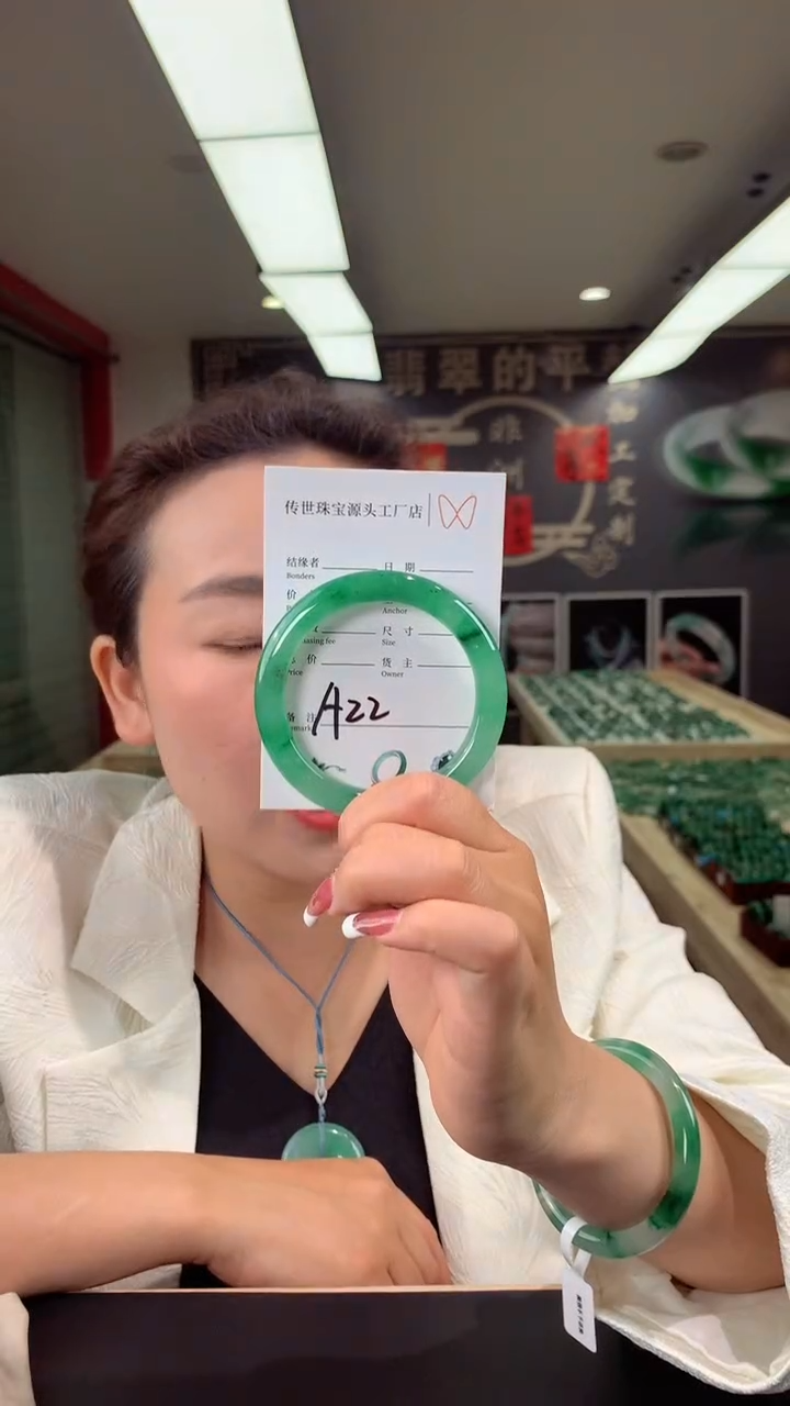 【闪购商品】石英质玉手镯未镶嵌55+