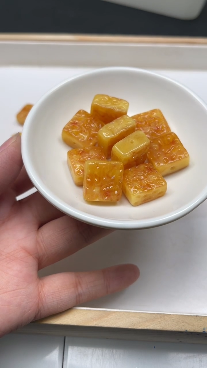 裸石蜜蜡未镶嵌E823蜜蜡 饼干 17*16*9mm 3个5.8元（通孔）