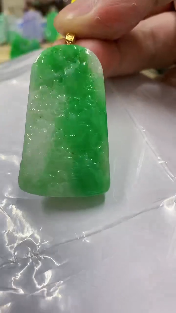 翡翠18K金镶嵌颈饰挂件