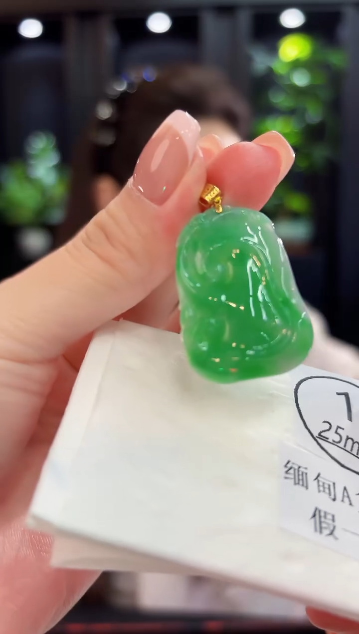 颈饰18K金镶嵌翡翠 缅料A货/支持复检/一件