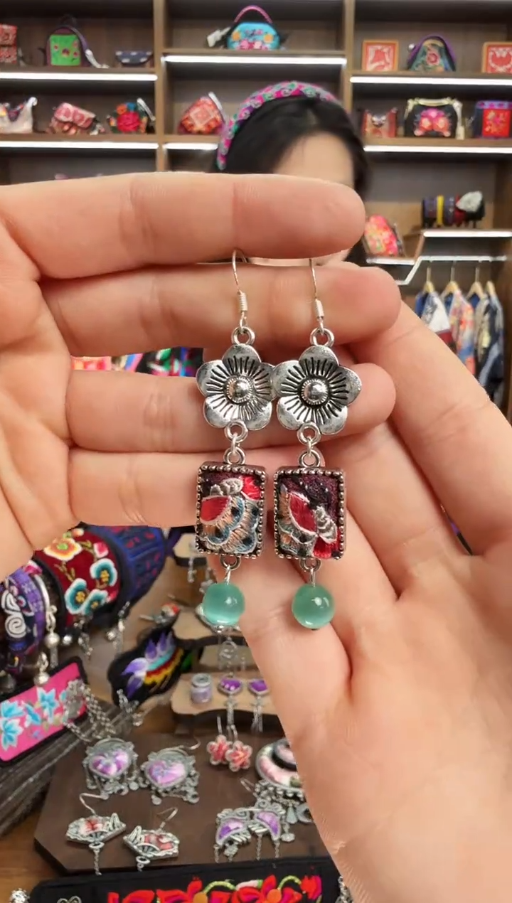 【闪购商品】织绣110蒙阿苏苗绣传承