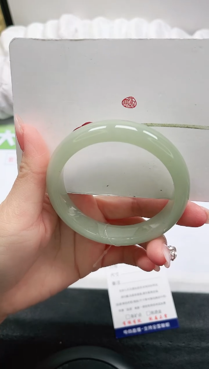 【闪购商品】石英质玉手镯未镶嵌242-62