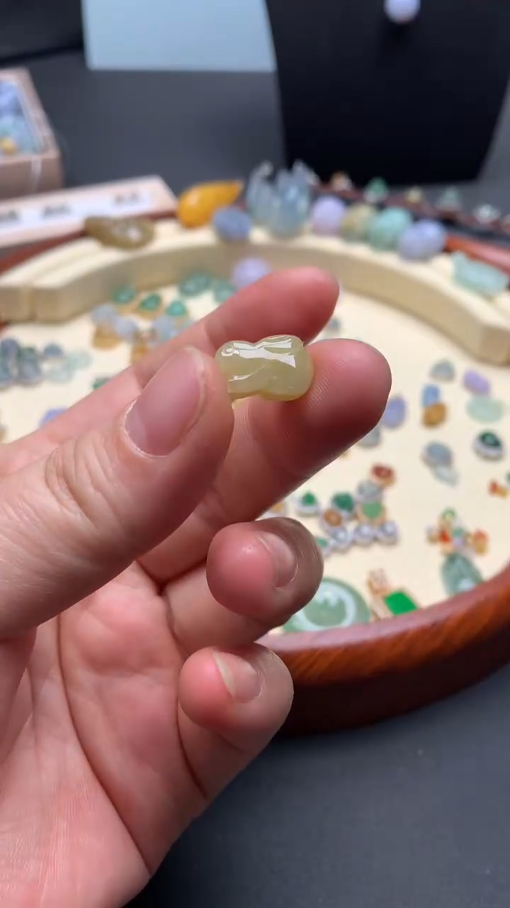 【闪购商品】翡翠颈饰未镶嵌翡翠兔子