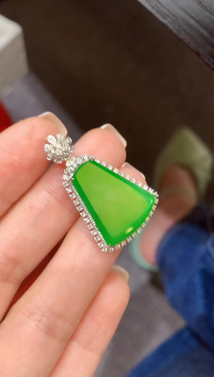 翡翠18K金镶嵌吊坠(不含链)WHX多样性发其一