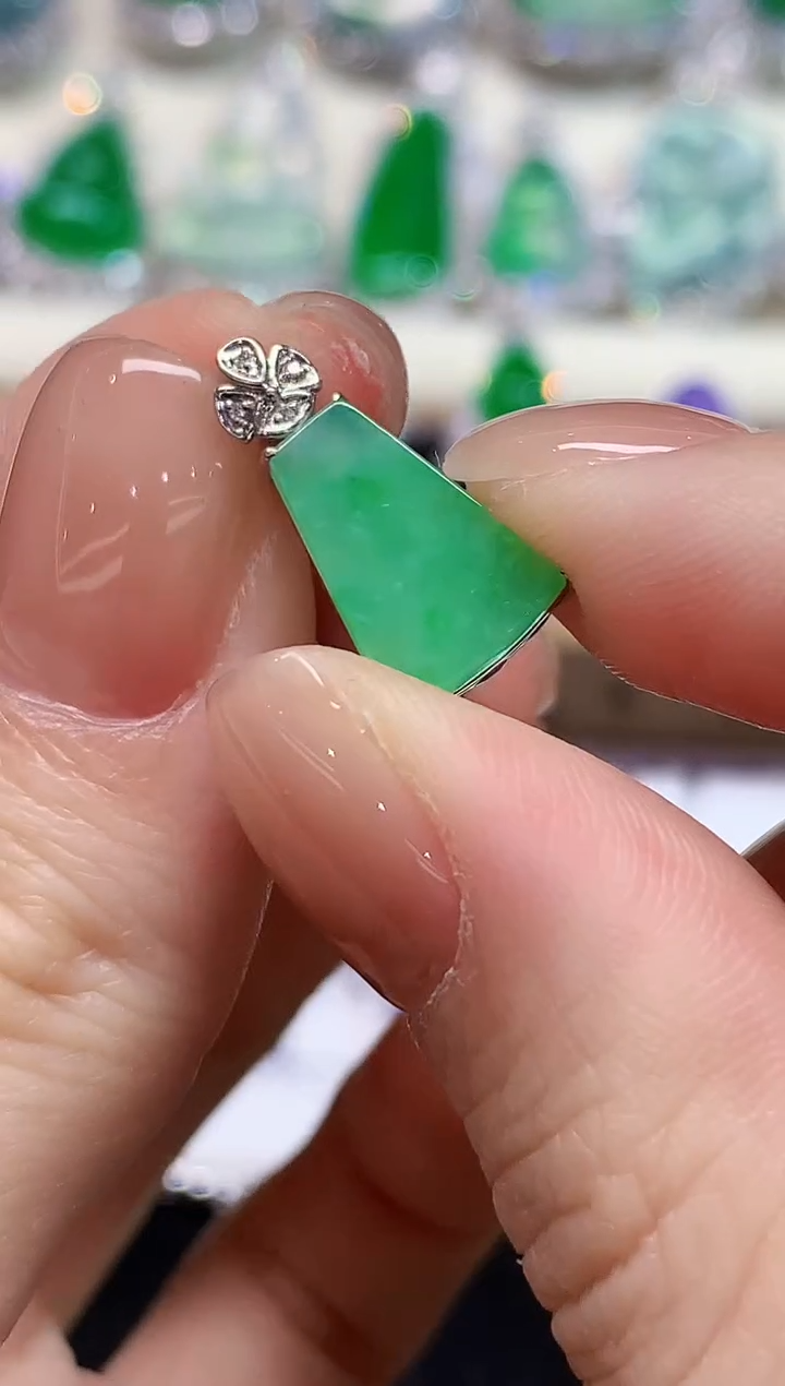 吊坠(不含链)18K金镶嵌翡翠L1326多样性发其一