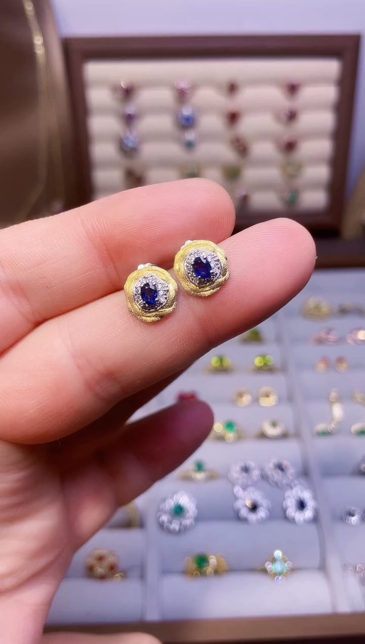 【闪购商品】蓝宝石耳饰银S925镶嵌一对