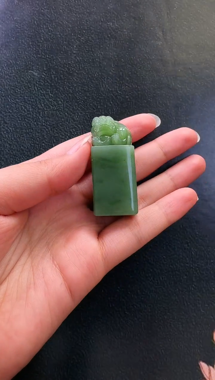 和田玉未镶嵌颈饰吊坠