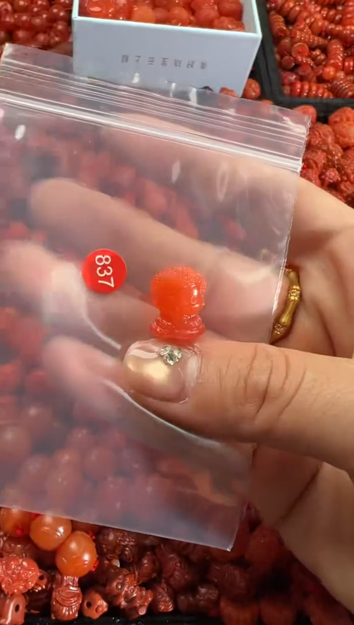 【闪购商品】南红玛瑙未镶嵌颈饰1