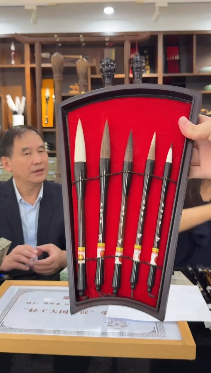 折扇.杨松源千金湖笔--千里共婵娟