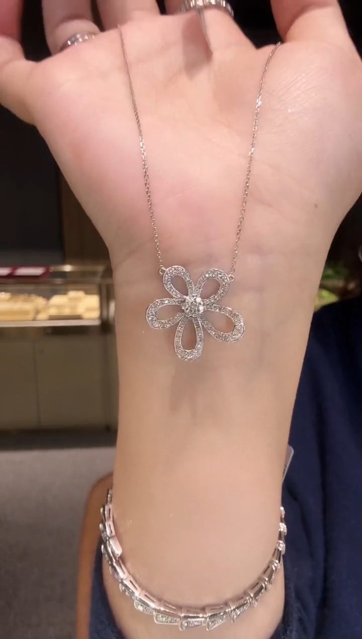 【闪购商品】钻石项链18K金镶嵌五花项链