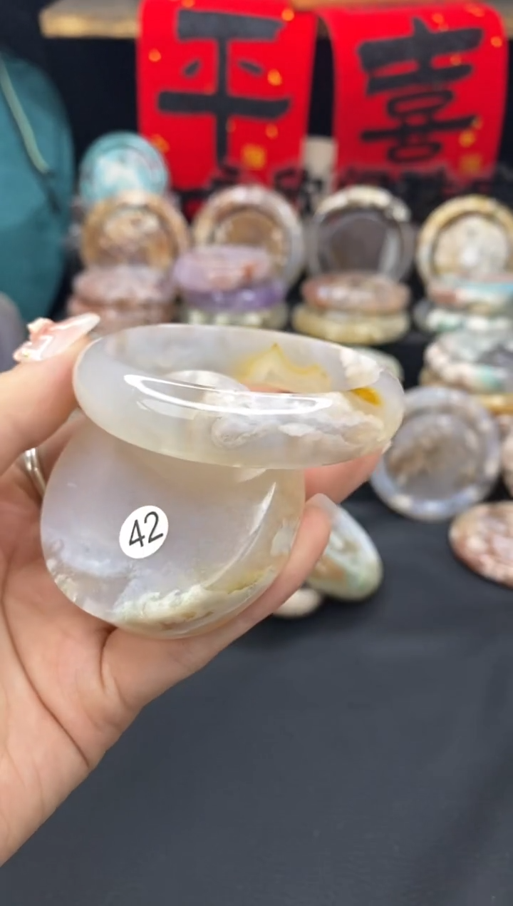 【闪购商品】石英质玉手镯（圆镯）未镶嵌53