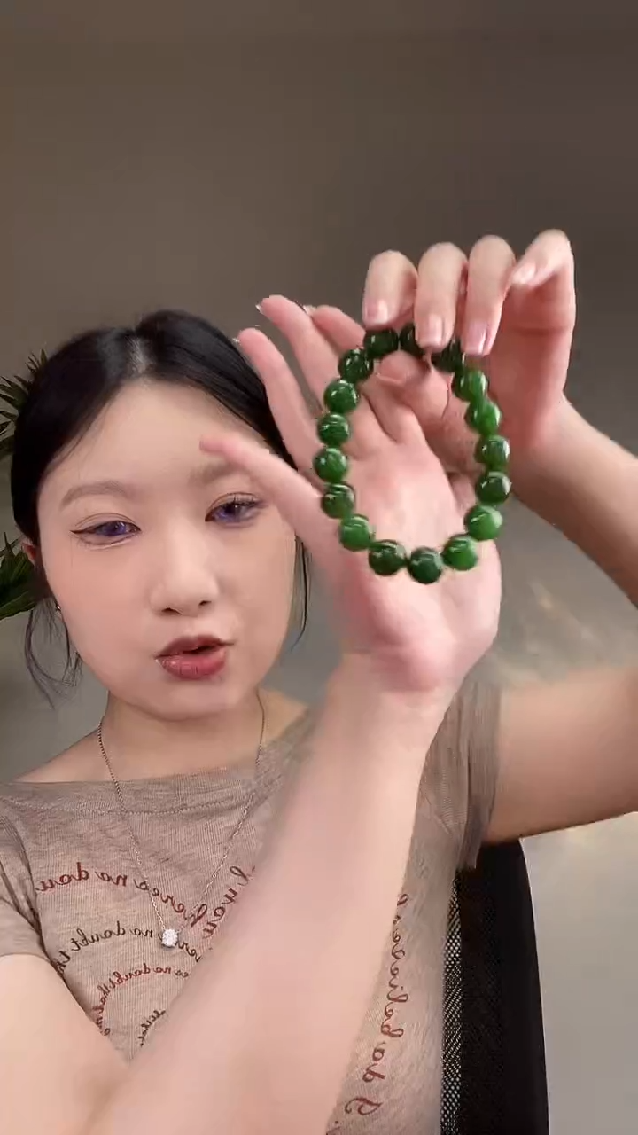 手串未镶嵌和田玉（碧玉）卡13菠菜绿手串1800