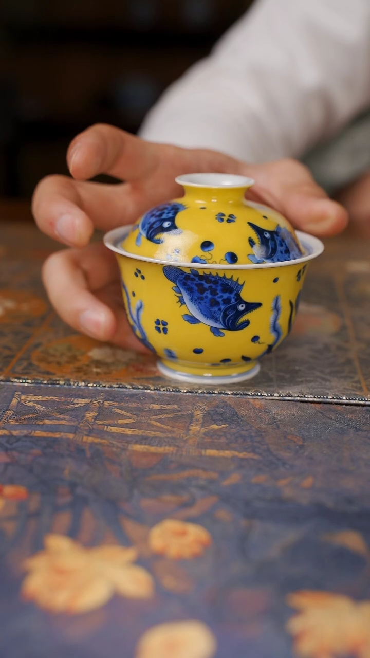 【闪购商品】杯水造青花黄釉鳜鱼盖碗
