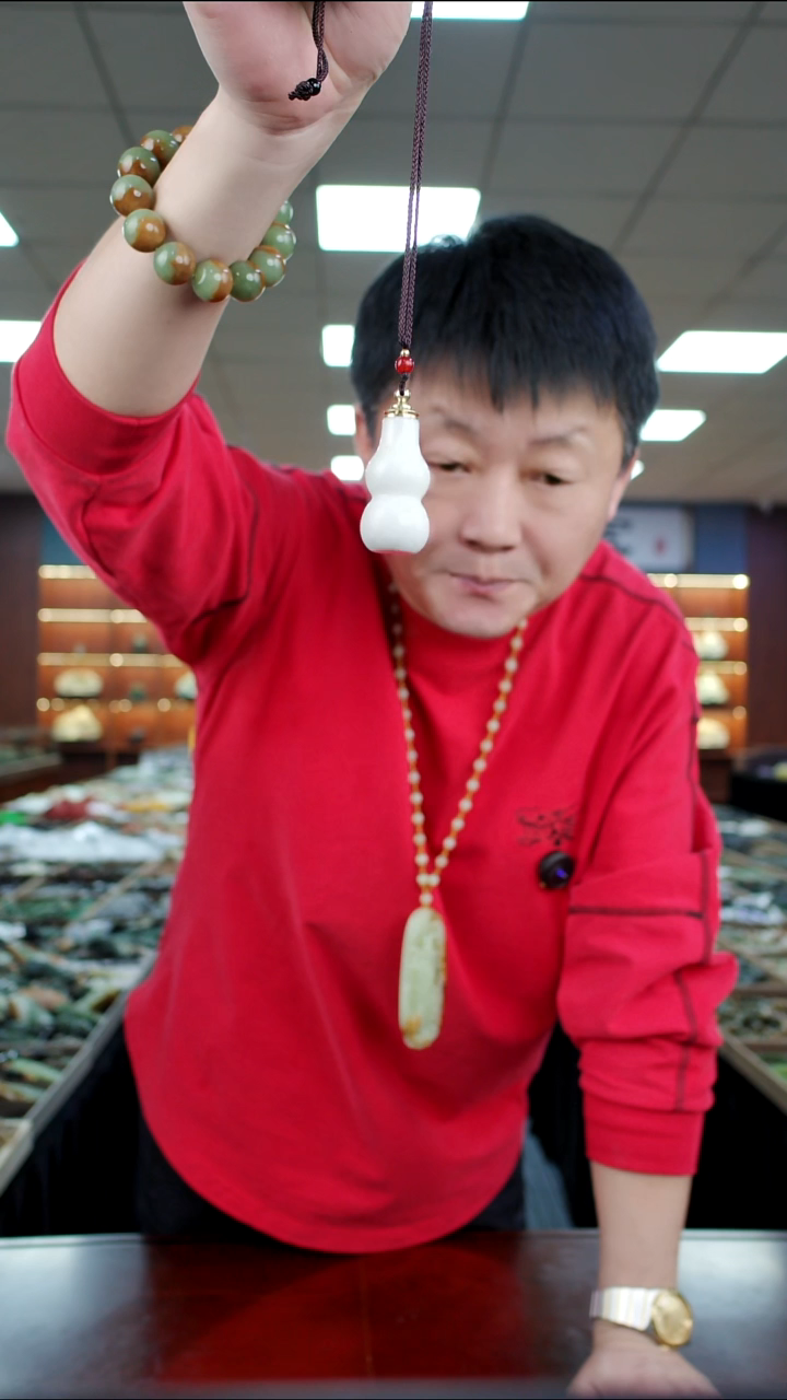 未镶嵌蛇纹石玉吊坠多样是发货随机发一