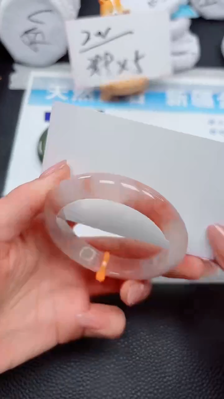 【闪购商品】石英质玉手镯未镶嵌188