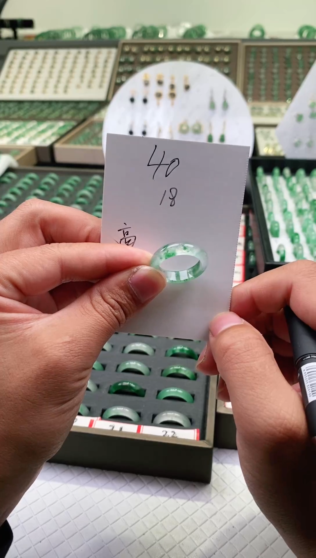 未镶嵌石英质玉（非洲翠）戒圈转***伱高货戒圈18