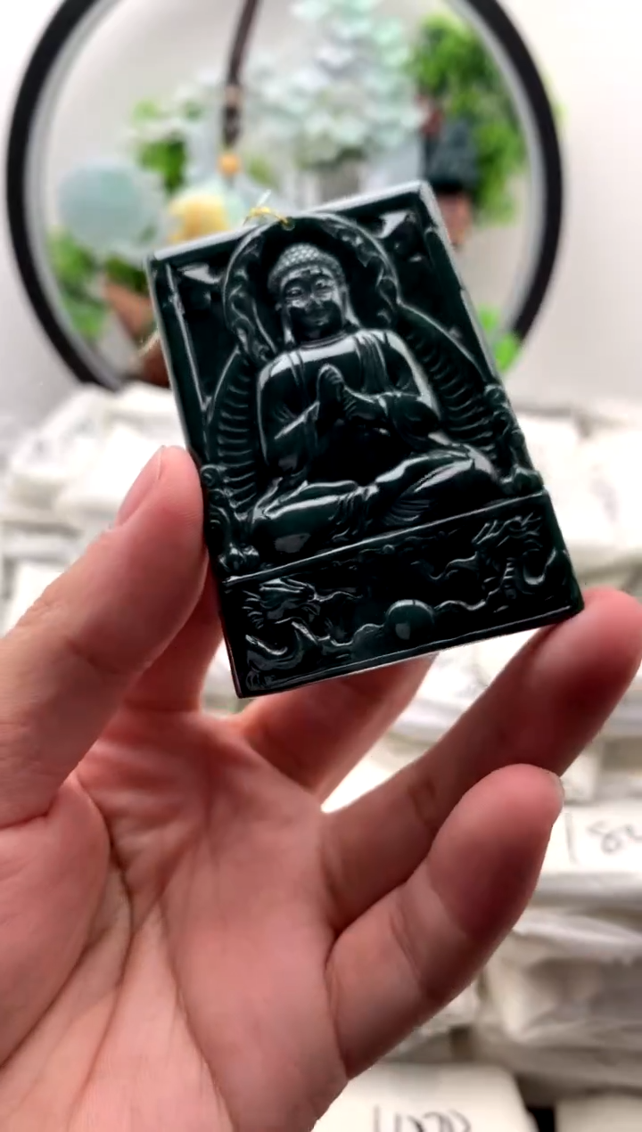 【闪购商品】翡翠颈饰未镶嵌大日如来