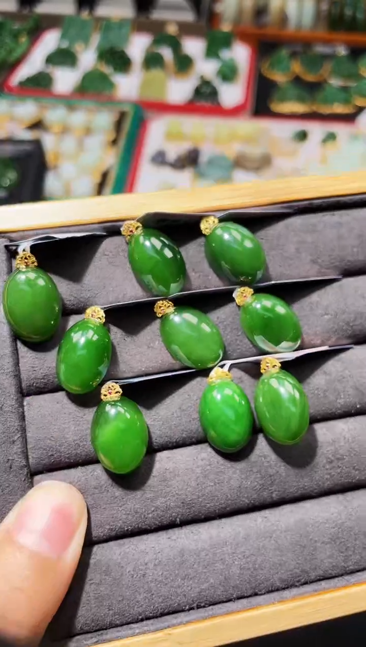 和田玉18K金镶嵌吊坠(赠链)24MM 多样性发一