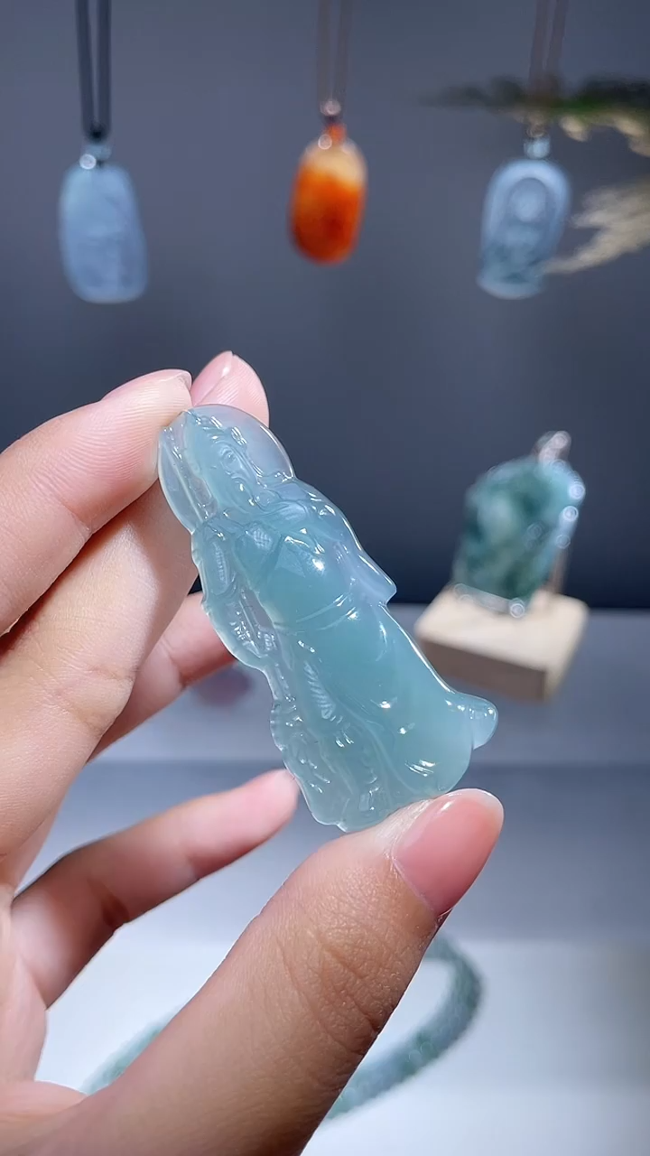 颈饰未镶嵌翡翠关公