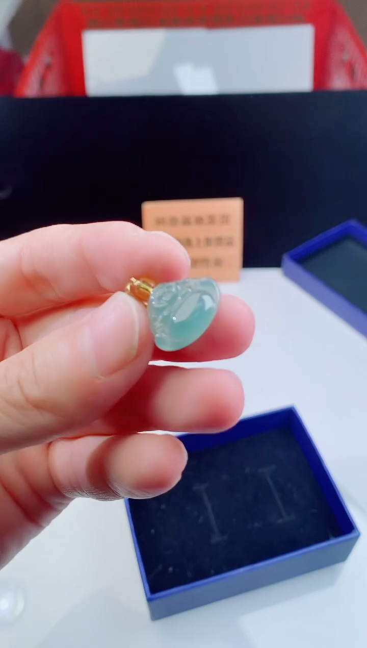 颈饰未镶嵌翡翠   ·