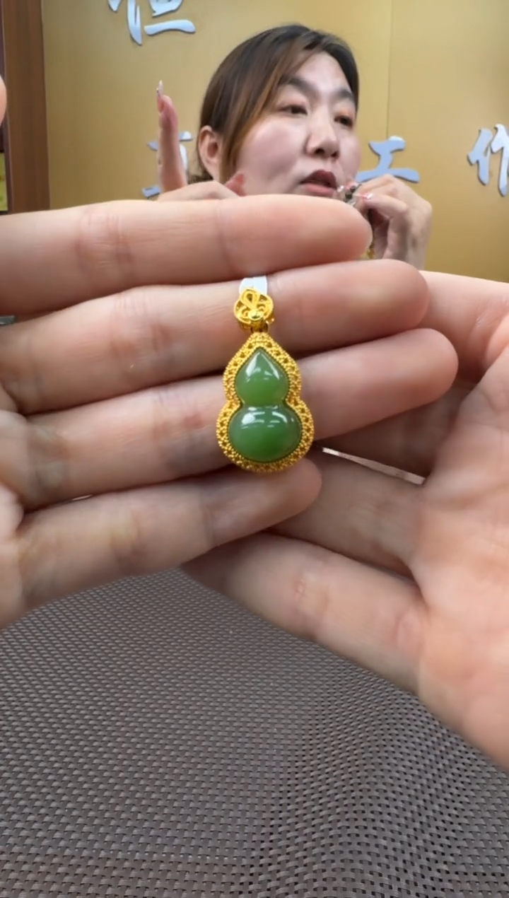 【闪购商品】和田玉挂件18K金镶嵌挂件