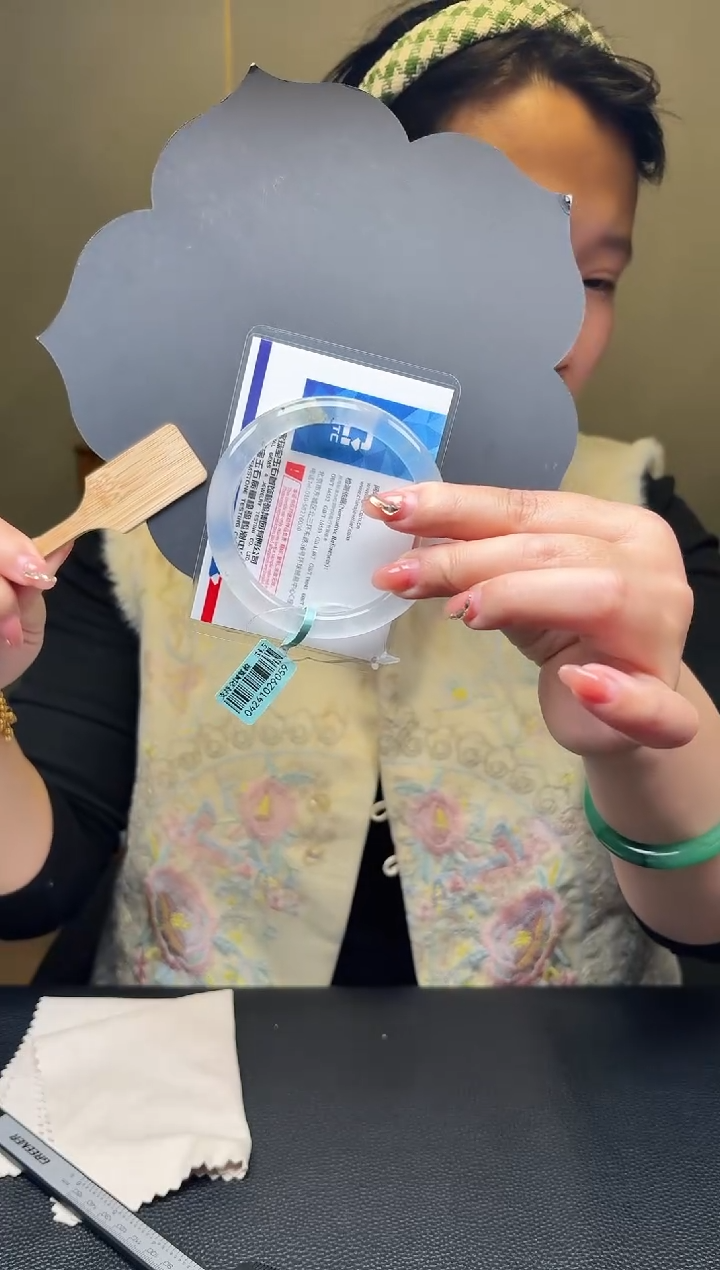 【闪购商品】石英质玉手镯未镶嵌口径58.4