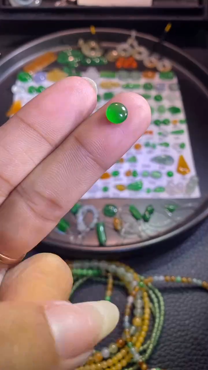 翡翠挂件未镶嵌蛋