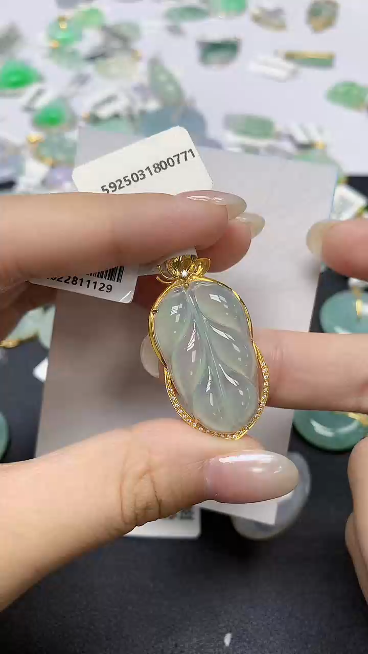 翡翠18K金镶嵌颈饰天然缅甸翡翠A货