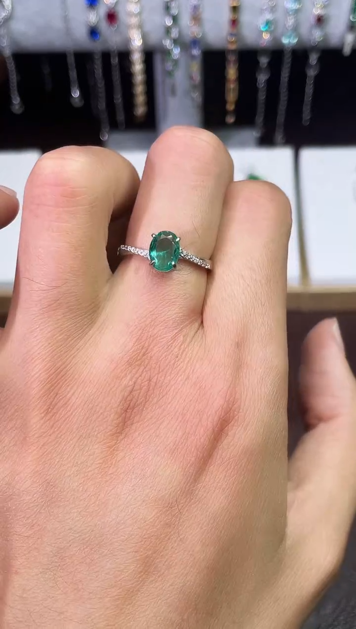 足铂镶嵌合成（培育）蓝宝石戒指/指环湖水绿戒指