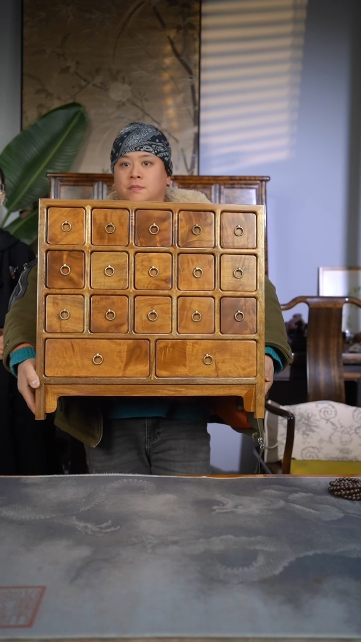 【闪购商品】金丝楠木雕闪电纹多宝阁药柜收纳柜