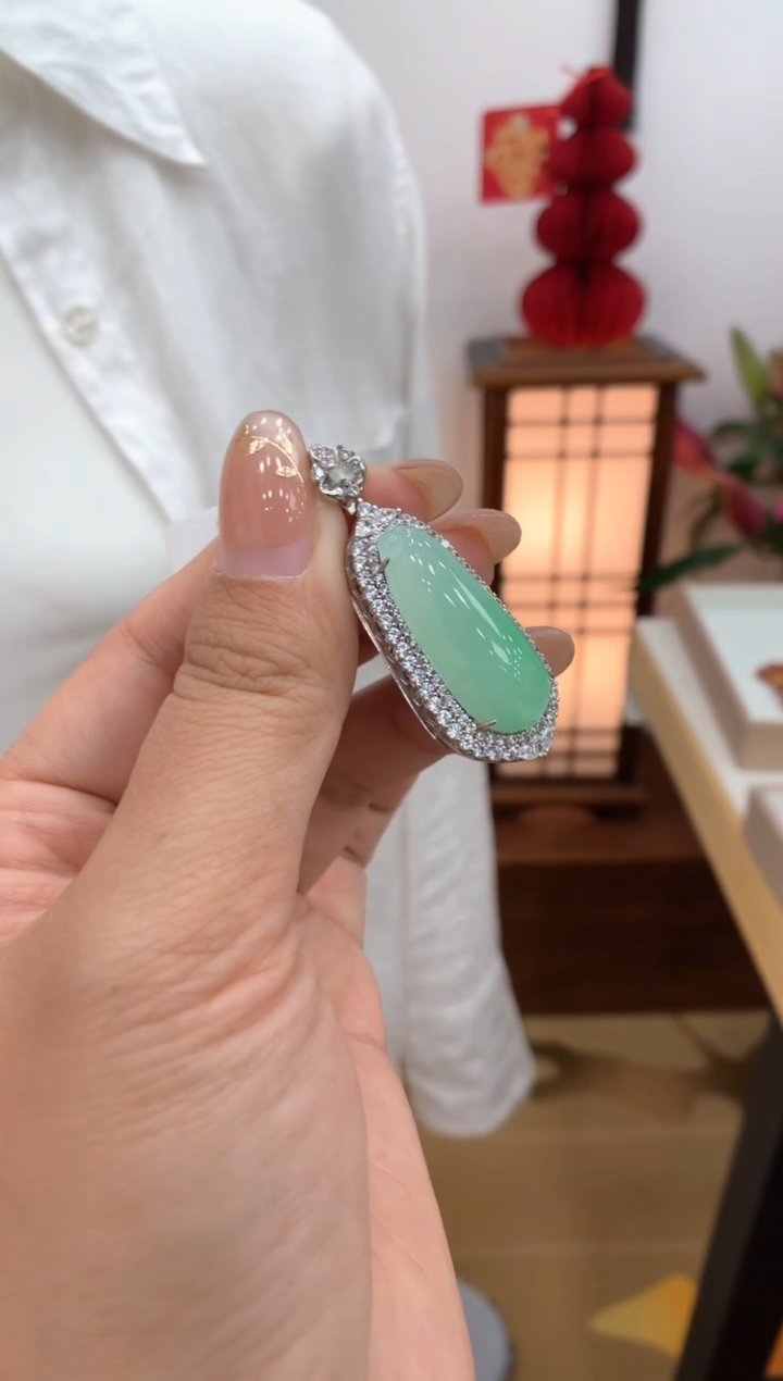 【闪购商品】翡翠颈饰银S925镶嵌福瓜吊坠