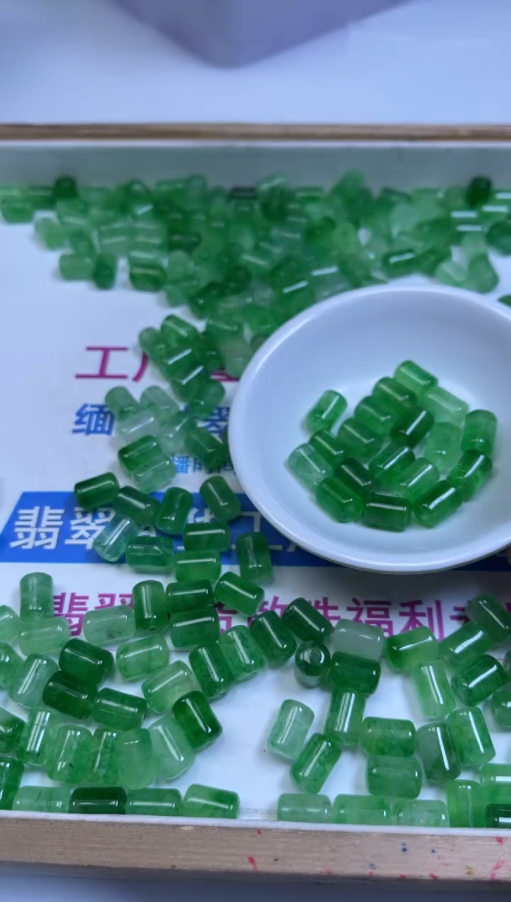 未镶嵌散珠碧玺M7011 绿碧玺 桶珠8*12mm10个8元·