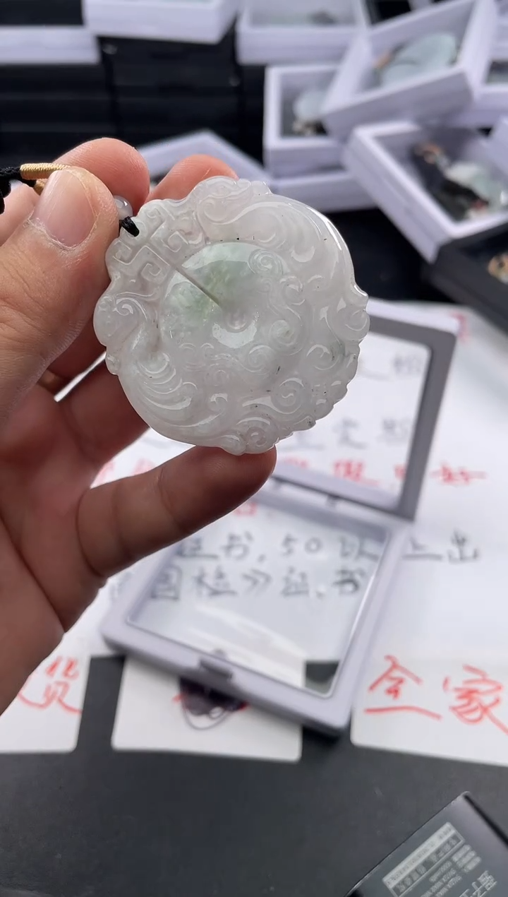 颈饰未镶嵌翡翠....8/27/.133