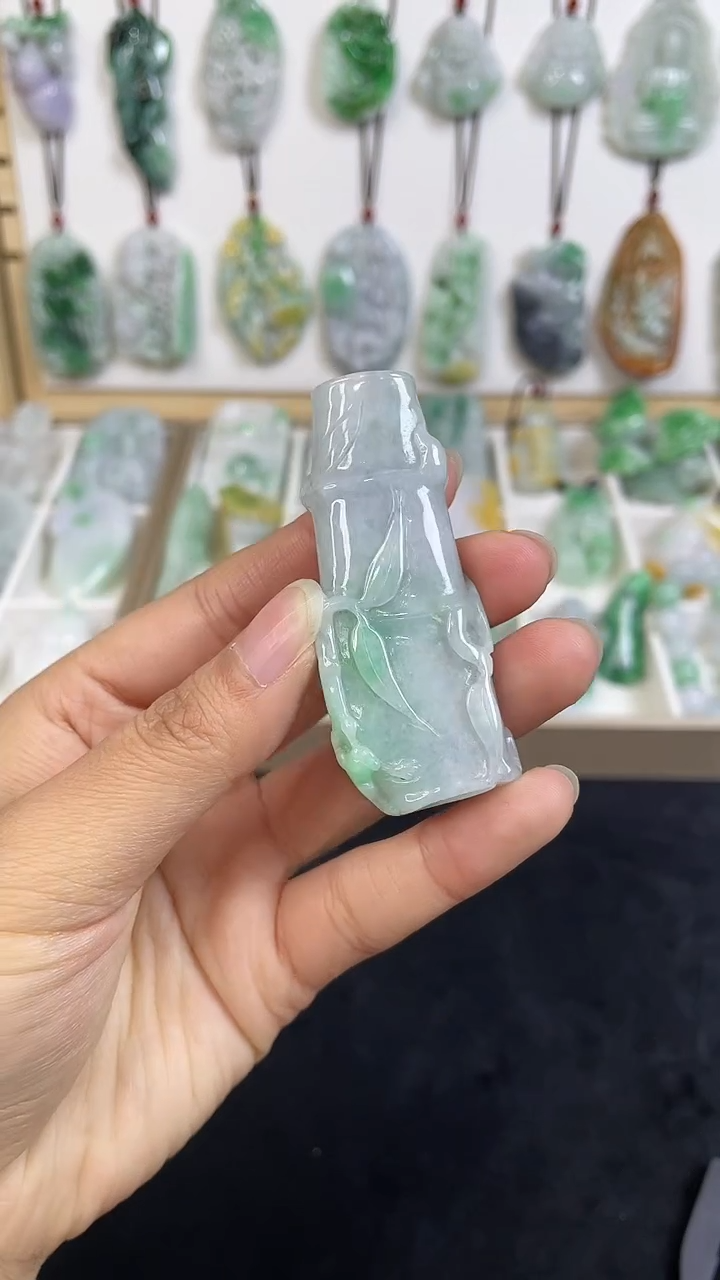 颈饰未镶嵌翡翠1