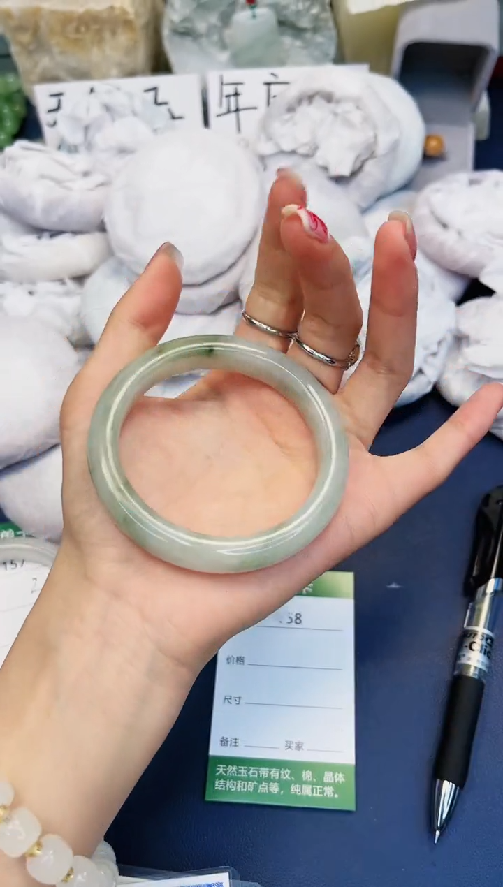 【闪购商品】石英质玉手镯未镶嵌158