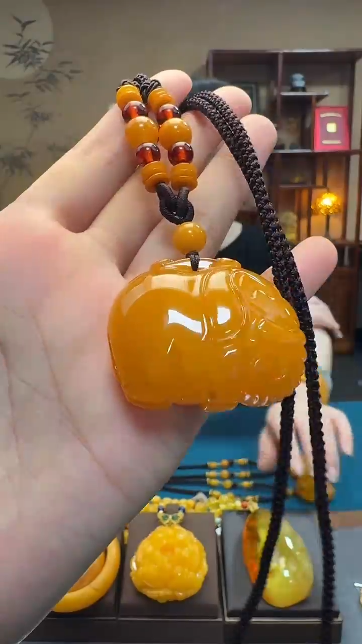 琥珀吊坠(不含链)未镶嵌天然保真蜜蜡小象套装（送绳子）